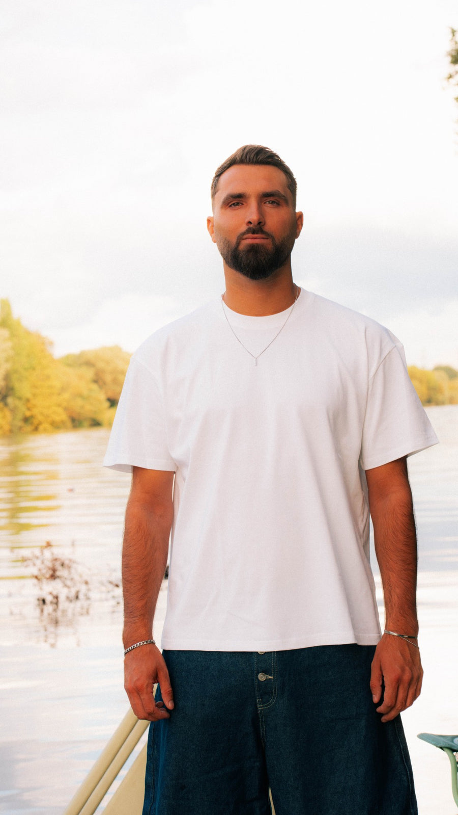  T-shirt blanc pages blanches, vue de face
